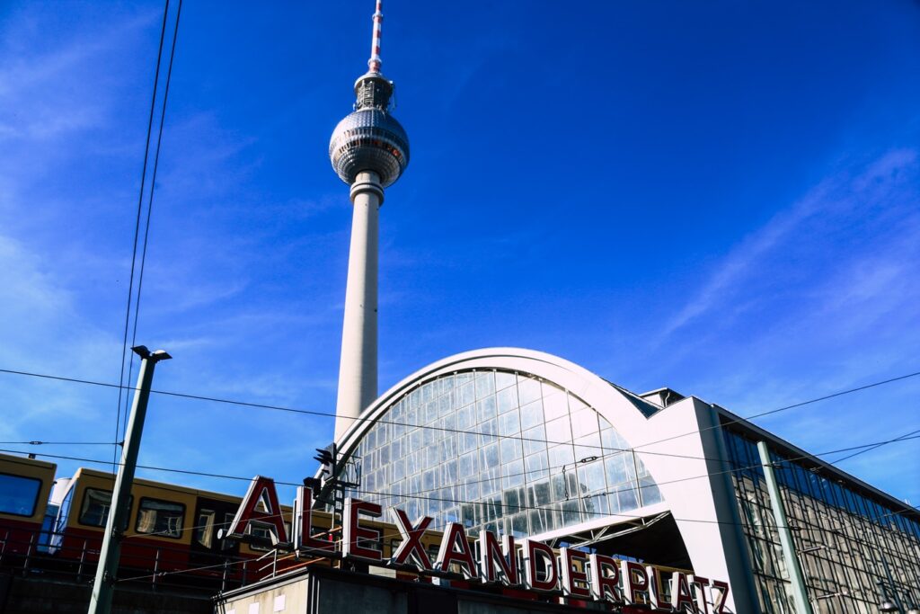 Berlin Sehenswürdigkeiten: Fernsehturm am Alexanderplatz