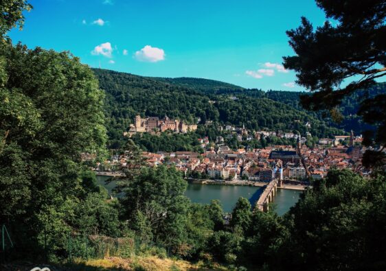 Heidelberg: Aussicht vom Philosophenweg auf City und Schloss
